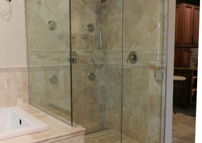 Appealing-Shower-Glass-Panel-Frameless-Door-for-Stall-Shower-Neaighboring-Bathtub-at-Bathroom-Ideas